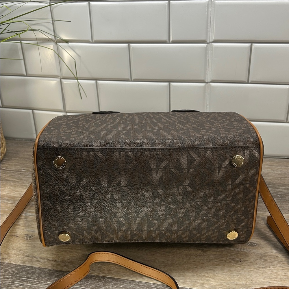 0301 Michael Kors Brown Signature Satchel 253640301 - Picture 3 of 14